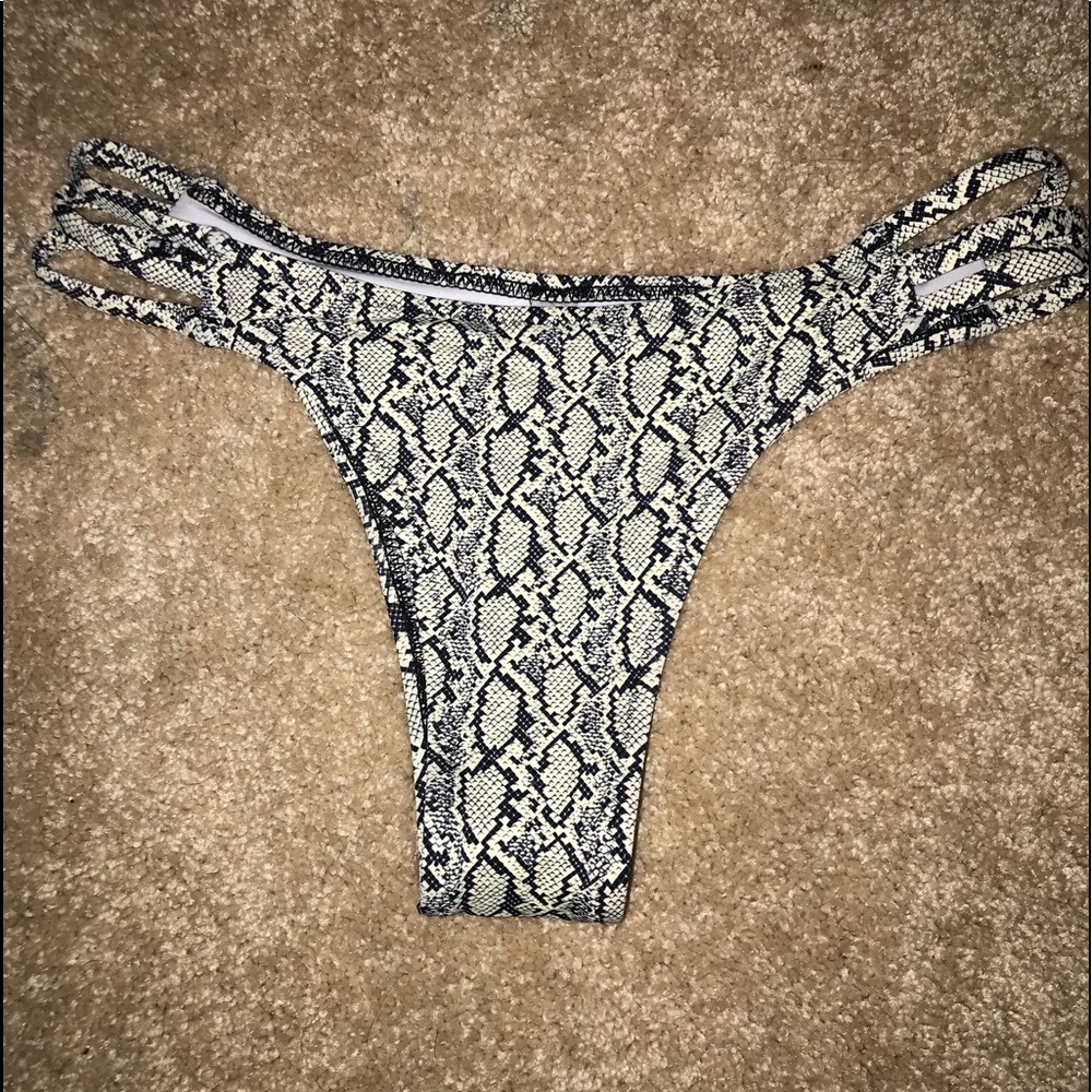 Shein bikini bottoms size small